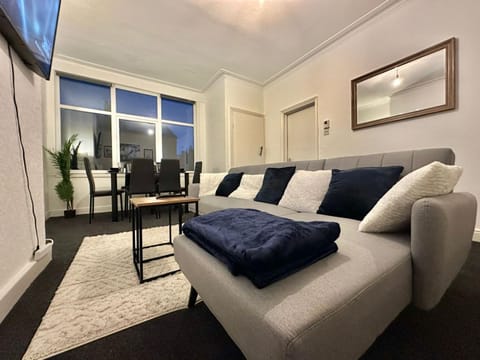 TV and multimedia, Living room, Photo of the whole room, Seating area