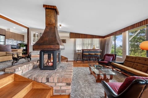 Living room, Lounge or bar, Seating area, Mountain view, fireplace