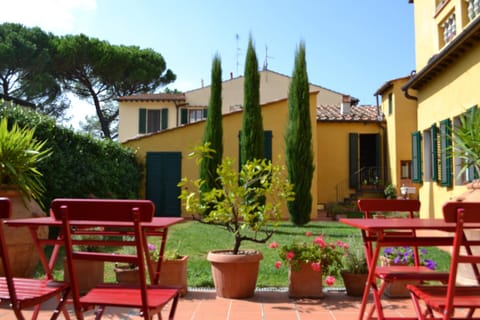 Patio, Day, Garden