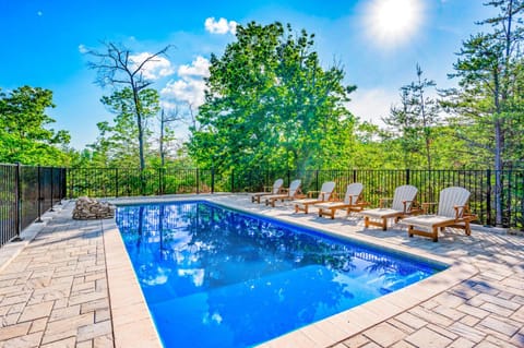 Magestica - Luxury Lodge -Wedding Retreats and Getaways - Premiere Smoky Mountain Views Gatlinburg-Pigeon Forge- Outdoor Pool - Arcade Room - Luxury Lodge Compound House in Sevier County