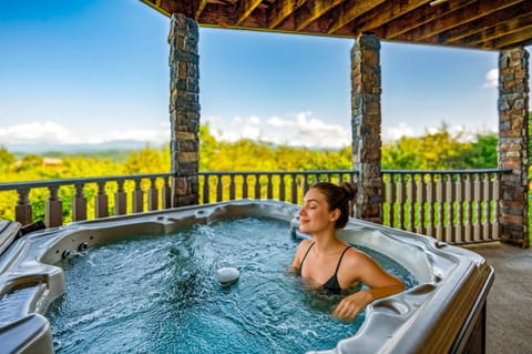 Magestica - Luxury Lodge -Wedding Retreats and Getaways - Premiere Smoky Mountain Views Gatlinburg-Pigeon Forge- Outdoor Pool - Arcade Room - Luxury Lodge Compound House in Sevier County