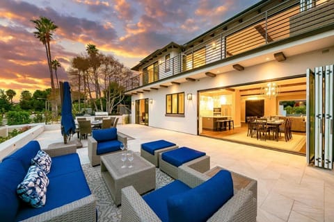 Luxury Bird Rock Home with Private Pool, Hot Tub & Fire Pit! House in La Jolla