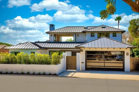 Luxury Bird Rock Home with Private Pool, Hot Tub & Fire Pit! House in La Jolla