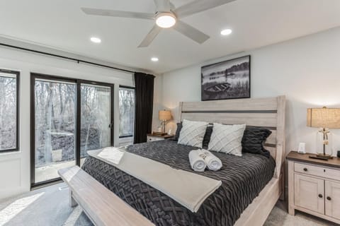 Bed, Photo of the whole room