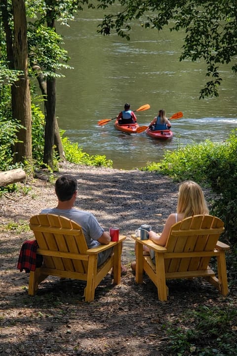 RiverEdge Haven Hot Tub, 5 Beds, Kayaks Near ND House in Niles Charter Township