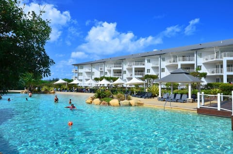 Property building, Day, People, Beach, Pool view, Swimming pool, group of guests, sunbed