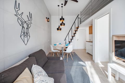 Bed, TV and multimedia, Living room, Seating area, Dining area