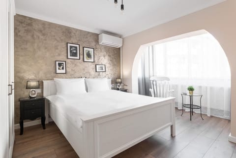 Bed, Photo of the whole room, Bedroom, air conditioner