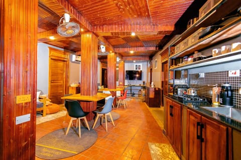 Coffee/tea facilities, Seating area, Dining area