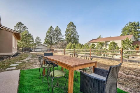 Briarhaven Forest BBQ & Patio & Fast WiFi House in Monument