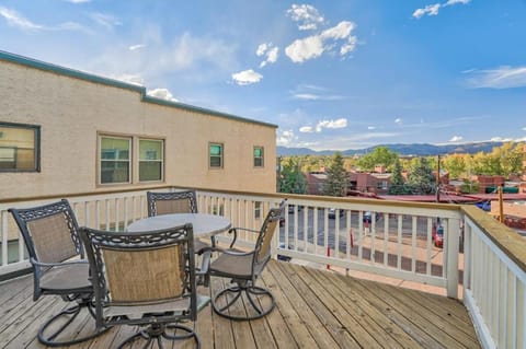 Crescent Estate - Golf Hot Tub BBQ Large Groups House in Colorado Springs