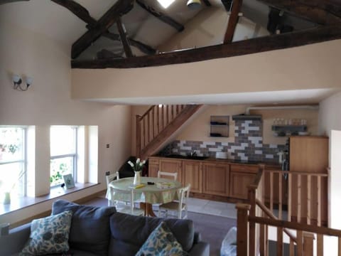 Upside down in Settle. Stylish, central and cosy House in Giggleswick