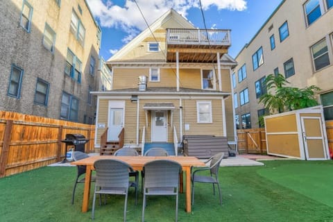 Crescent Penthouse - Downtown Hot Tub Golf Foos Apartment in Colorado Springs