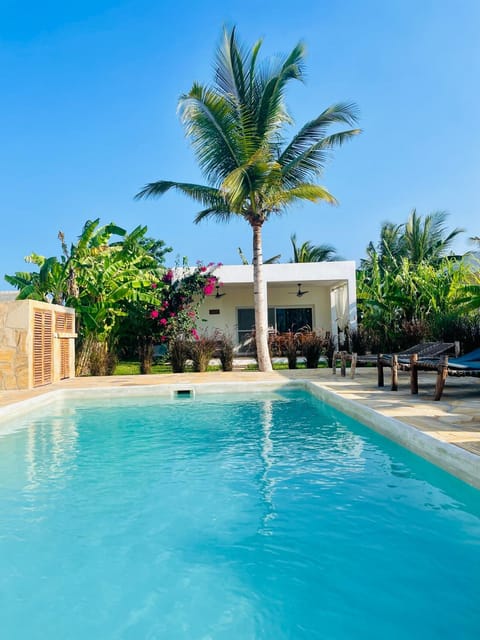 Property building, Day, Garden, Garden view, Pool view, Swimming pool, Swimming pool, sunbed