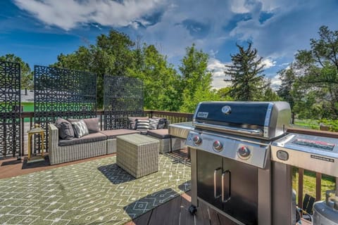 Lion Lodge - Prime Spot Game Room Hot Tub Fire Pit House in Colorado Springs