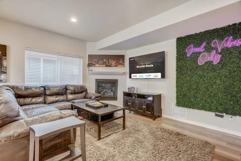 Orchid Oasis - 2 Kings Foosball BBQ Fire Pit House in Colorado Springs