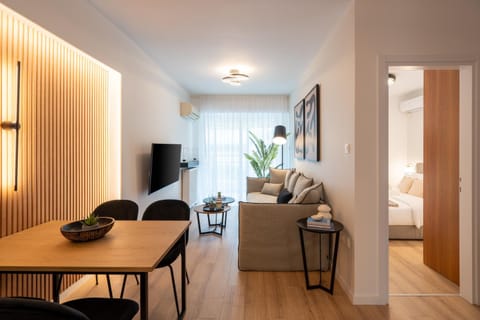 TV and multimedia, Living room, Photo of the whole room, Seating area, Dining area