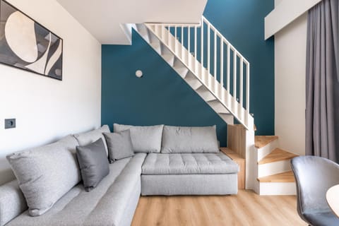 Living room, Seating area