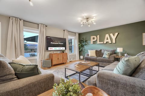 Pickleball Palace Courts & Games & Hot Tub & BBQ House in Colorado Springs