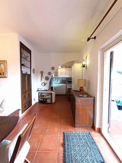 Kitchen or kitchenette, Living room, Dining area, stove