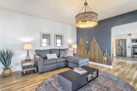 Pikes Estate 5 Apts Fire Pit Big Groups 20+ House in Colorado Springs