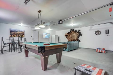 Pikes Peak Pool Hall - Near Top Spots BBQ Fire Pit House in Old Colorado City