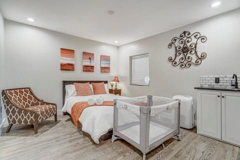 Red Rock Farmhouse - Patio Paradise Hiking Trails House in Old Colorado City