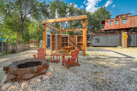 Red Rock Roost Posh Studio near Hiking Trails House in Old Colorado City
