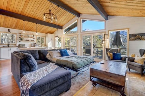 Timber Peak Cabin - Hot Tub BBQ Scenic Views Cabin in Colorado