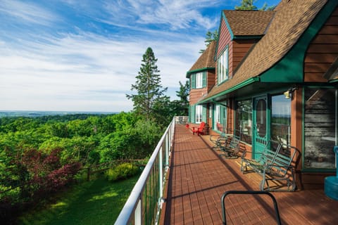 Property building, Patio, Spring, Day, Natural landscape, Garden, View (from property/room), Balcony/Terrace, Garden view, Mountain view, River view, sunbed