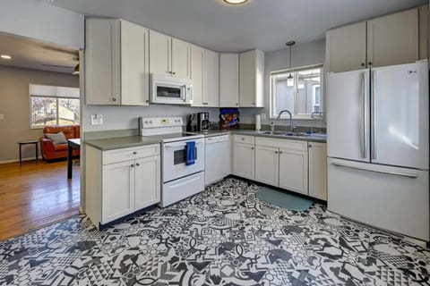 Trail Climb - Chic Downtown BBQ Scenic House in Old Colorado City