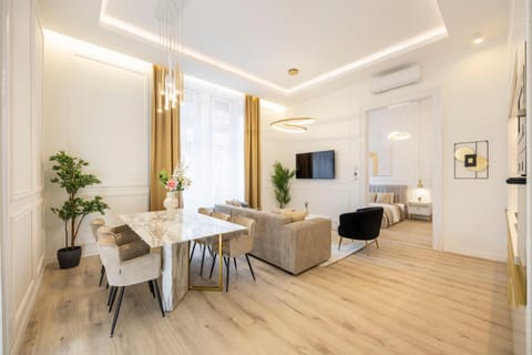 TV and multimedia, Living room, Seating area, Dining area, air conditioner