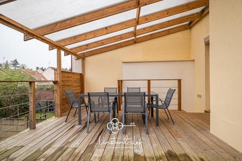 Maison d exception au Mans Garage XXL et Terrasse House in Le Mans