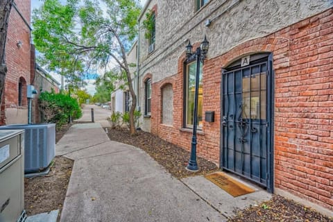 Miners Anvil - Steps to Historic District Apartment in Old Colorado City