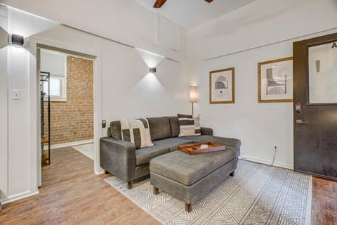 Miners Anvil - Steps to Historic District Apartment in Old Colorado City