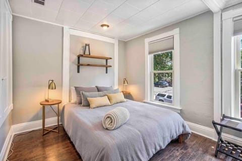 Miners Escape - Timeless District Cozy Haven Apartment in Old Colorado City