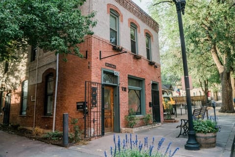 Miners Escape - Timeless District Cozy Haven Apartment in Old Colorado City