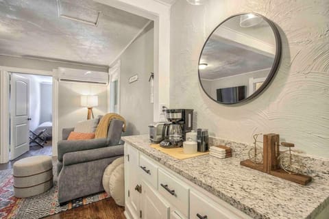 Miners Escape - Timeless District Cozy Haven Apartment in Old Colorado City