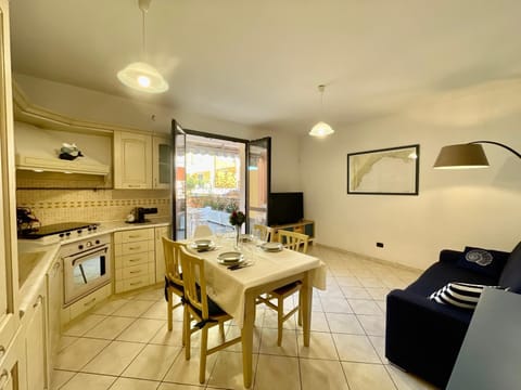 Kitchen or kitchenette, Living room, Dining area, dishwasher, pet friendly, stove