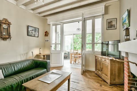 Communal lounge/ TV room, Living room