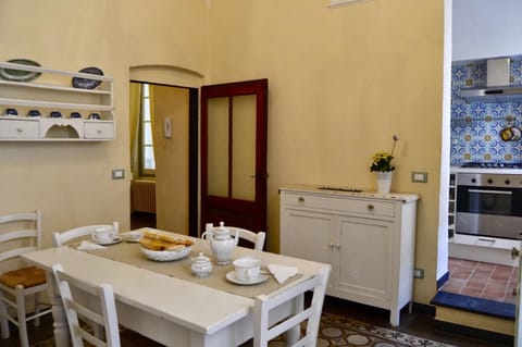 Kitchen or kitchenette, Dining area, pet friendly, stove