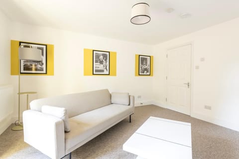 Living room, Photo of the whole room, Decorative detail, Seating area