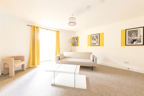 Living room, Photo of the whole room, Decorative detail, Seating area