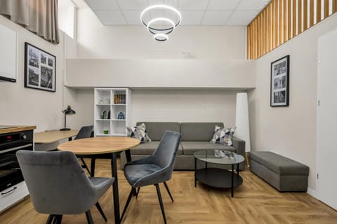 TV and multimedia, Kitchen or kitchenette, Living room, Seating area, Dining area