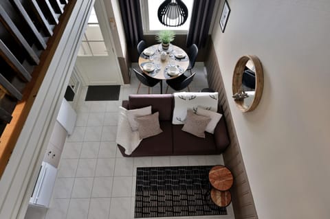 Photo of the whole room, Seating area