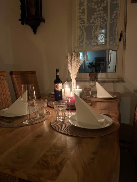 Food and drinks, Dining area, Food, Drinks, Alcoholic drinks