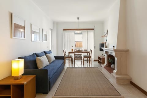 Living room, Decorative detail, Seating area, Dining area