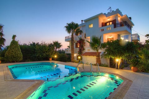 Facade/entrance, Summer, Garden, On site, Area and facilities, Swimming pool, Swimming pool