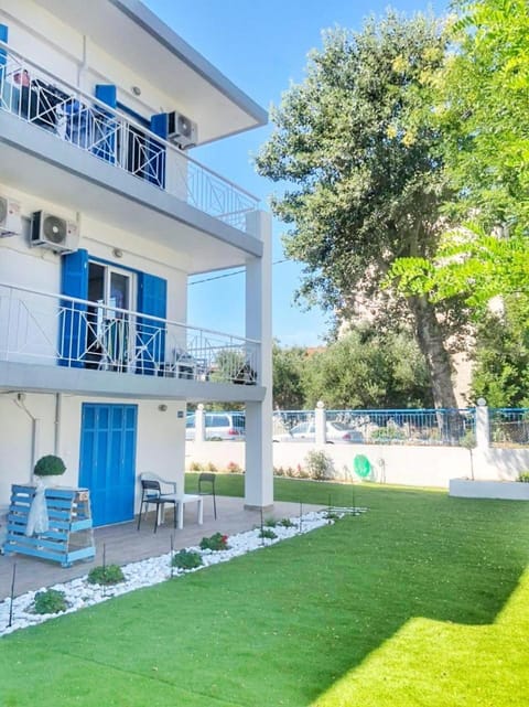 Property building, Patio, Garden, View (from property/room), Balcony/Terrace, Garden view