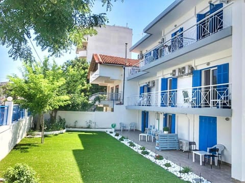 Property building, Patio, Day, Garden, View (from property/room), Balcony/Terrace, Garden view